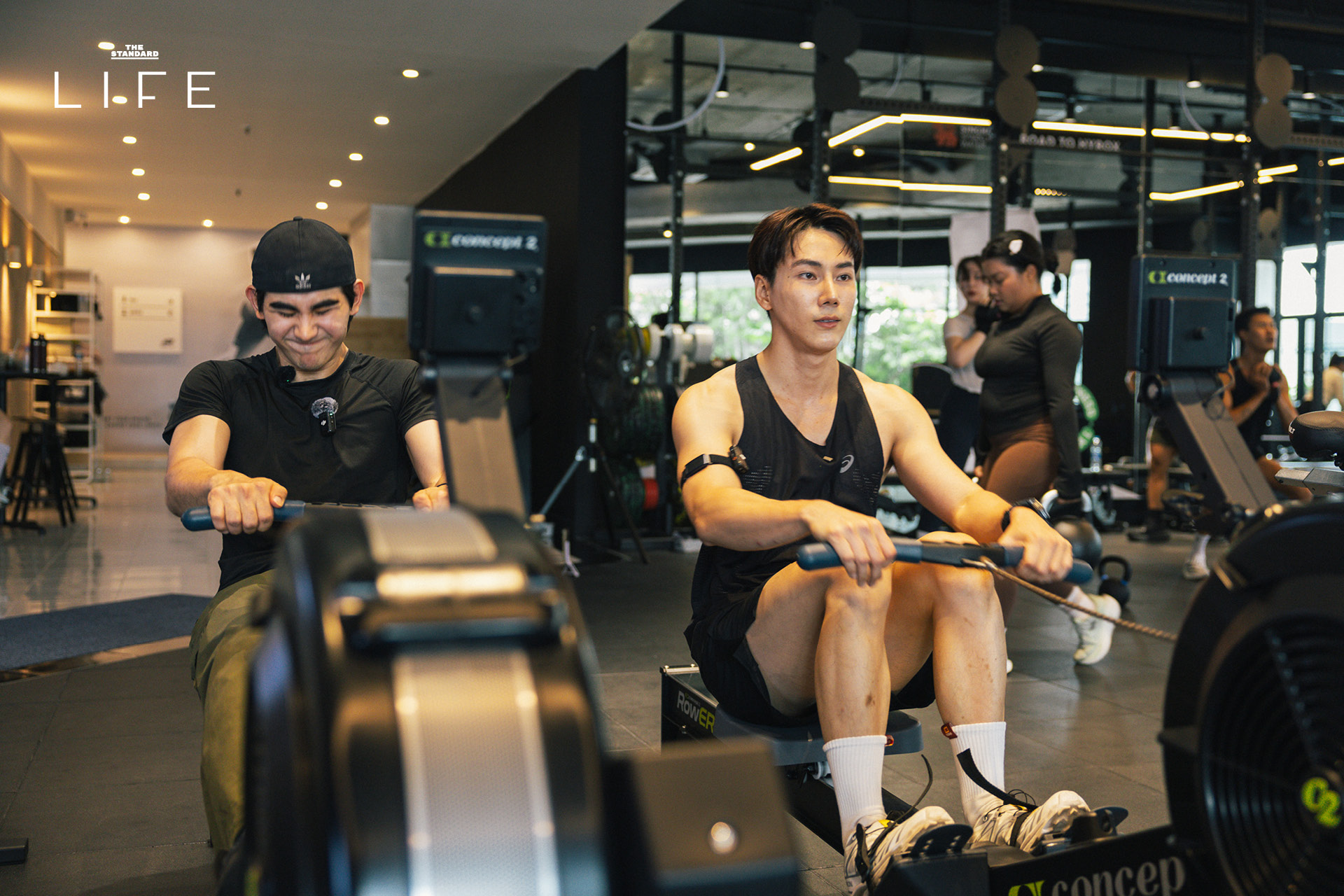 โค้ชโค้กและนักกีฬาฝึกซ้อม HYROX ที่ Engine Lab 21