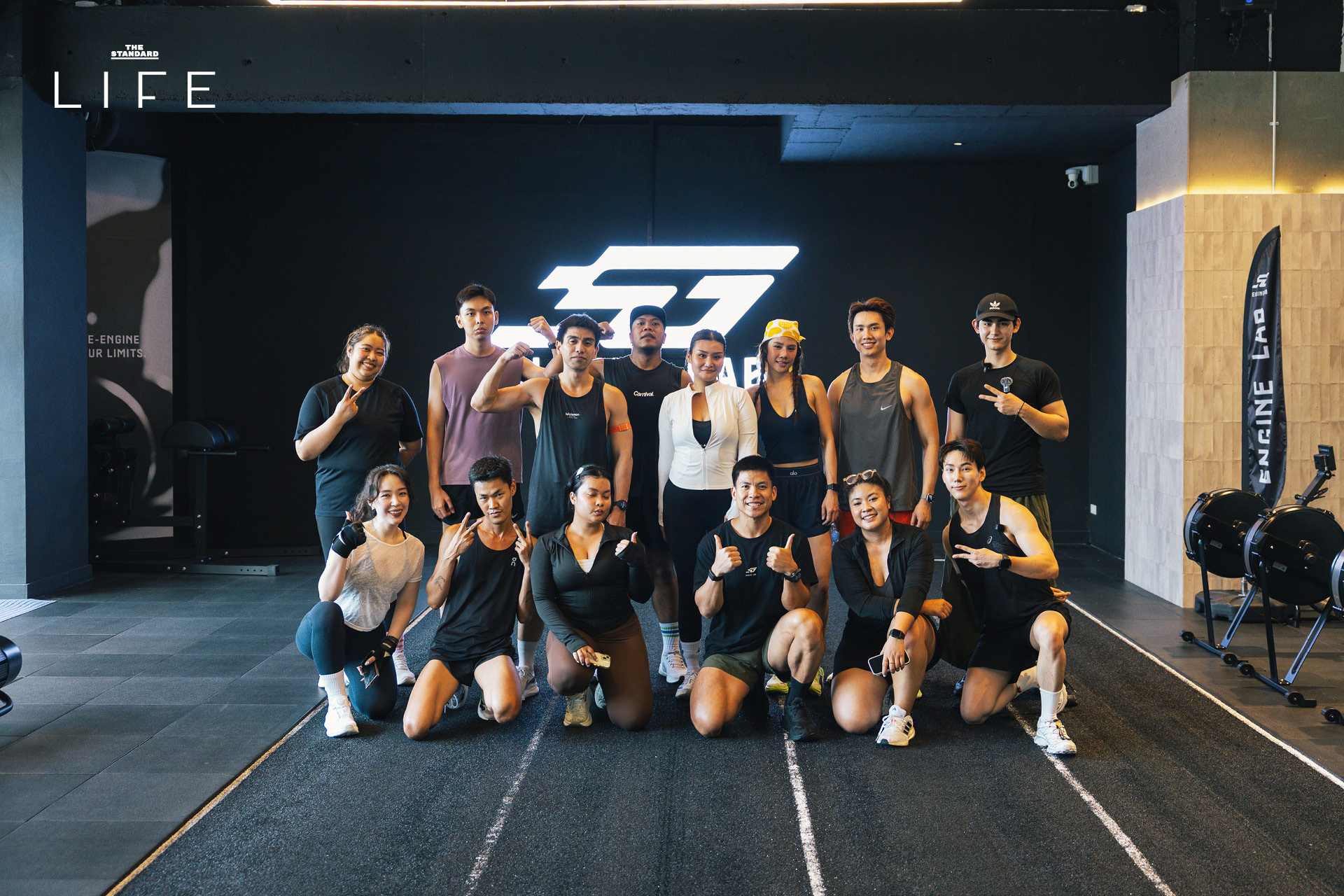 โค้ชโค้กและนักกีฬาฝึกซ้อม HYROX ที่ Engine Lab 31