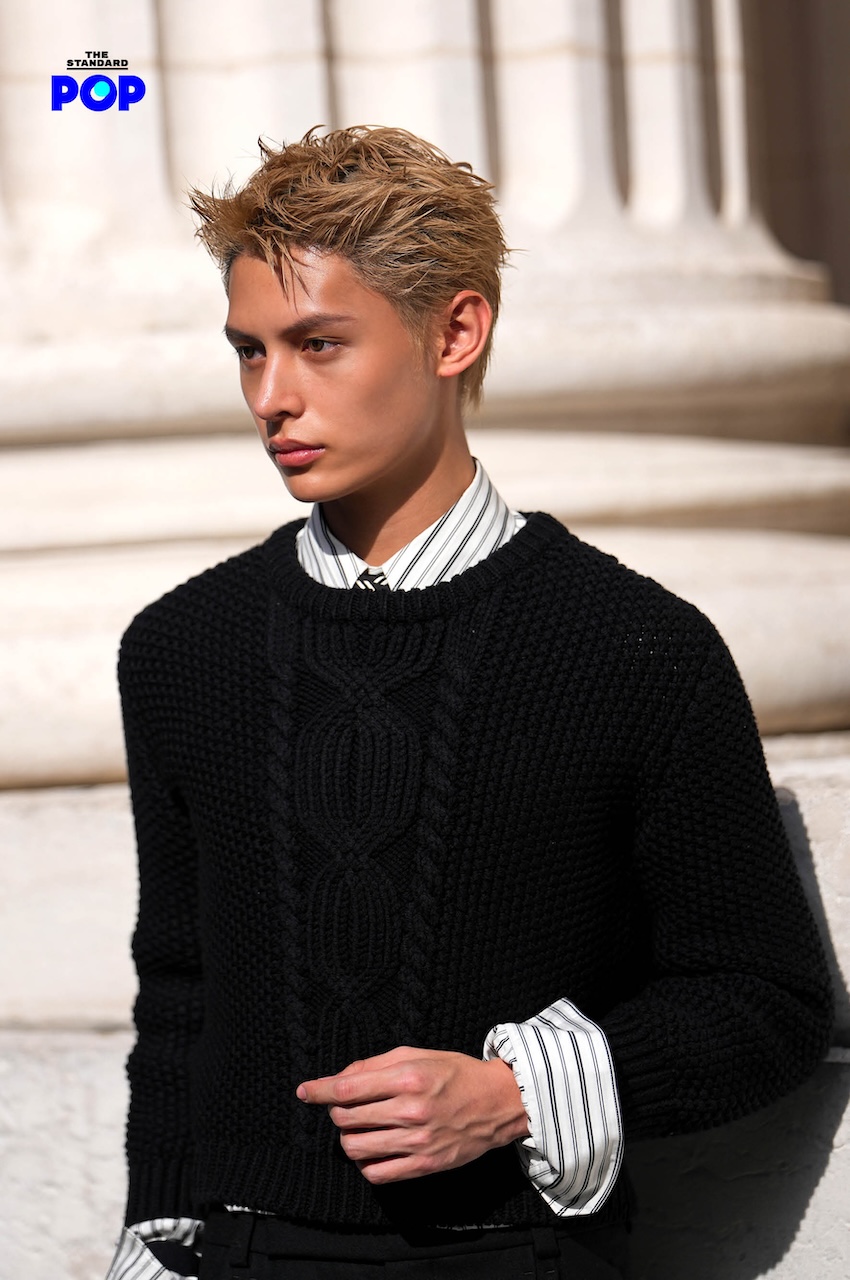 James และ Martin สมาชิก CORTIS ในชุดแฟชั่น Saint Laurent ที่ Paris Fashion Week 1