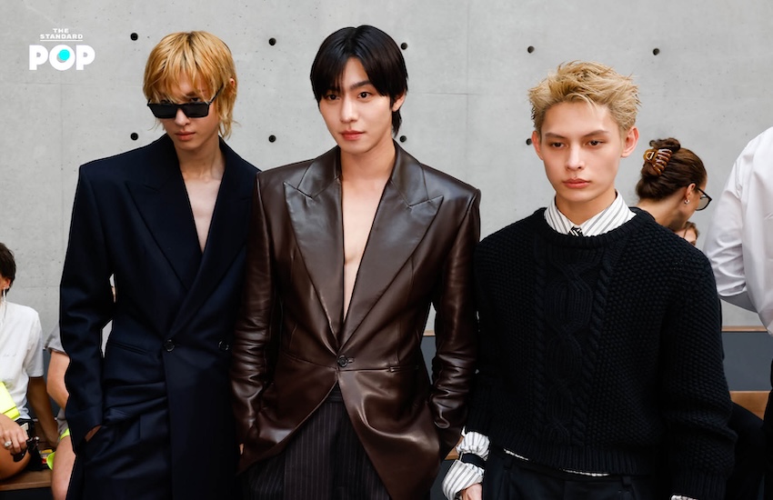 James และ Martin สมาชิก CORTIS ในชุดแฟชั่น Saint Laurent ที่ Paris Fashion Week 2