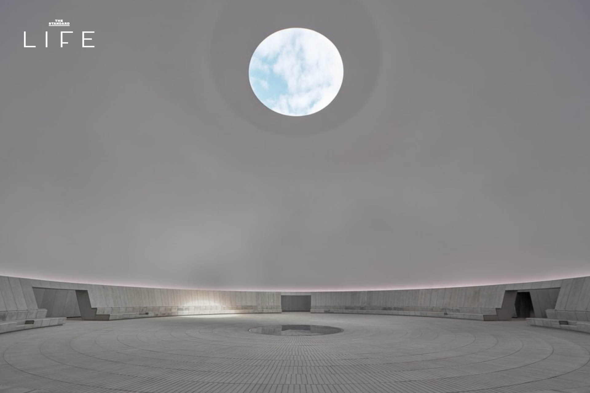 ภาพโดมแสงเปลี่ยนสี As Seen Below ผลงานของ James Turrell ภายใน ARoS Aarhus Art Museum 1