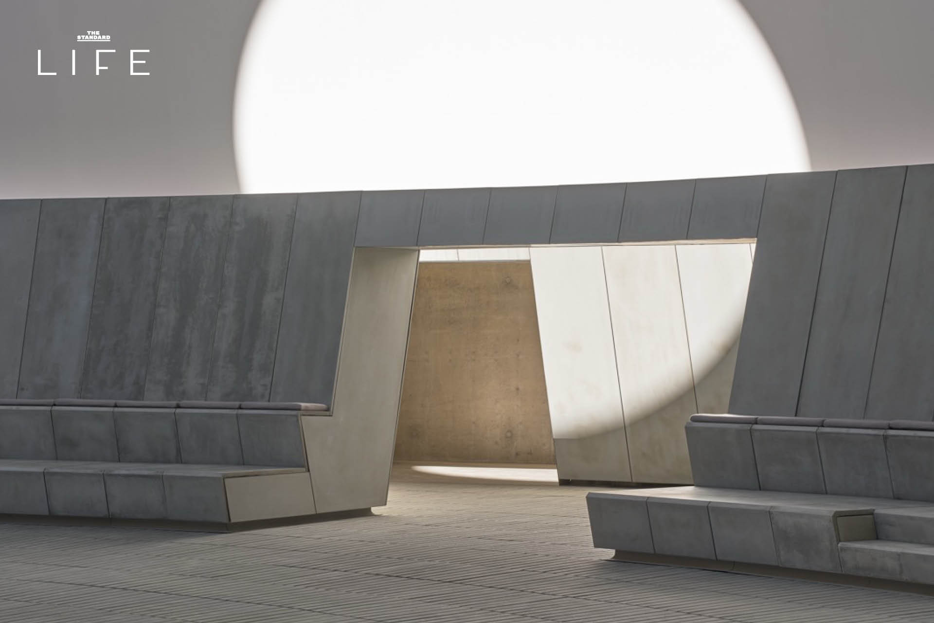 ภาพโดมแสงเปลี่ยนสี As Seen Below ผลงานของ James Turrell ภายใน ARoS Aarhus Art Museum 3