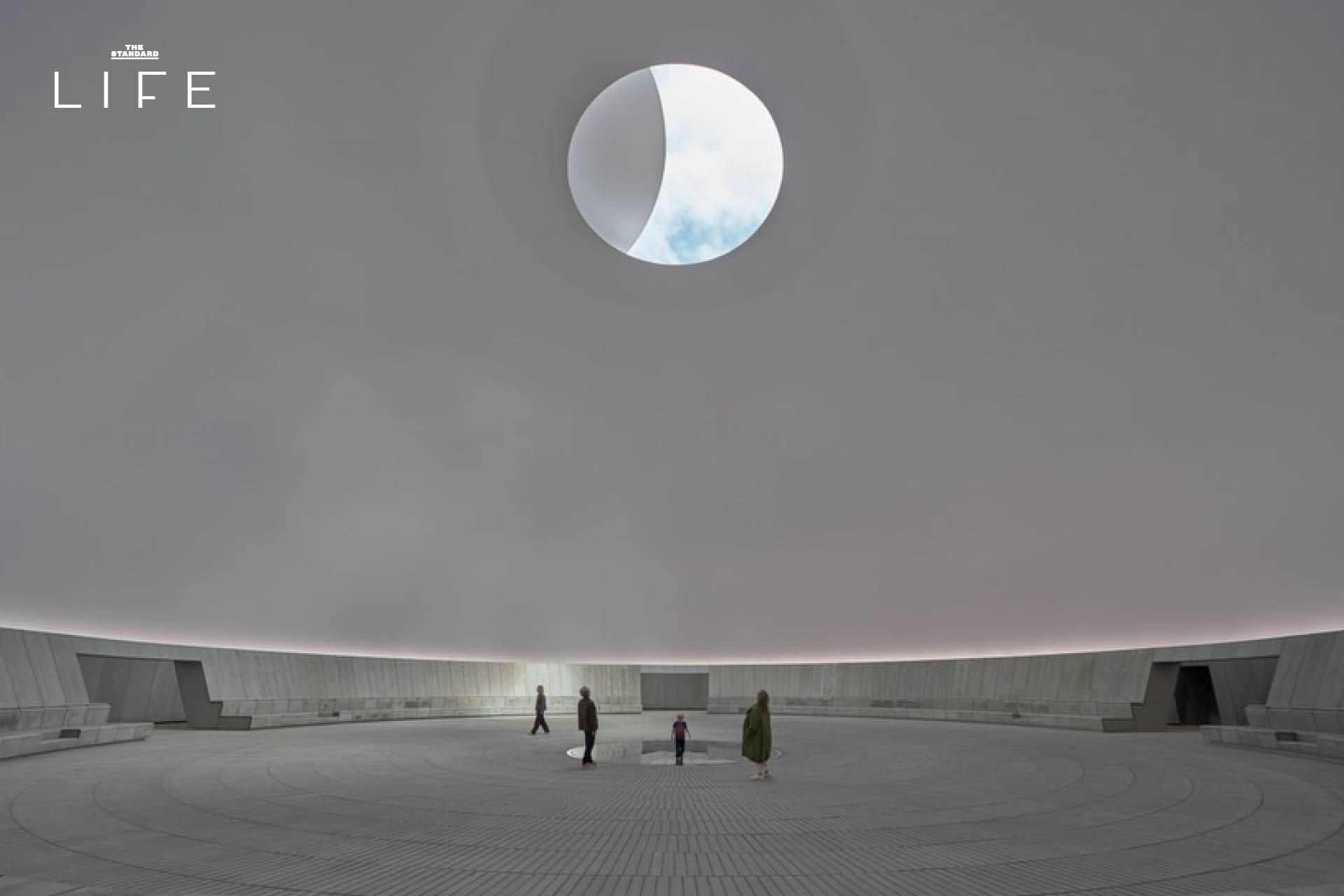 ภาพโดมแสงเปลี่ยนสี As Seen Below ผลงานของ James Turrell ภายใน ARoS Aarhus Art Museum 4