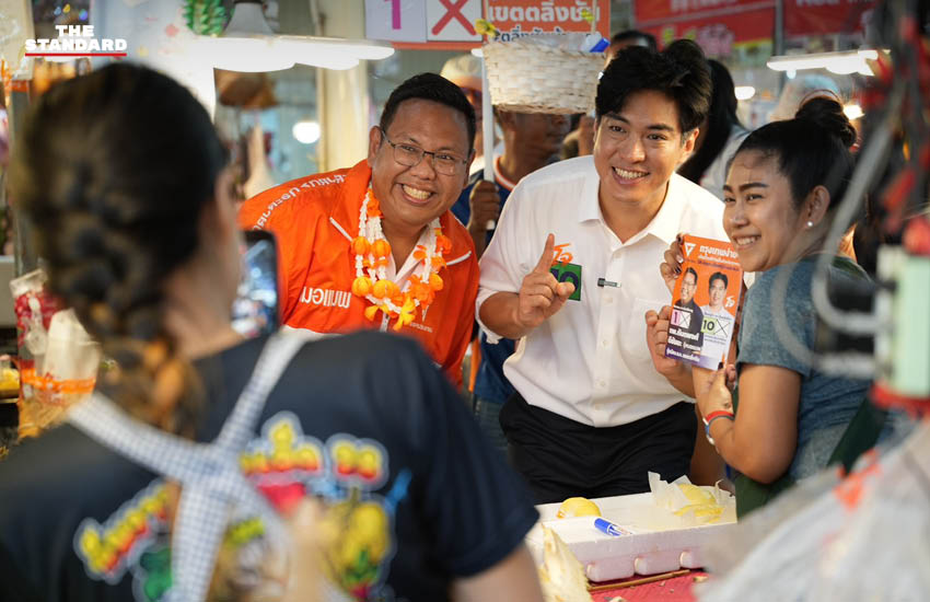 โจ ชัยวัฒน์ ผู้สมัครผู้ว่าฯ กทม. สาธิตทำขนมครกกับผู้ประกอบการที่ตลาดน้ำคลองลัดมะยม ตลิ่งชัน 1