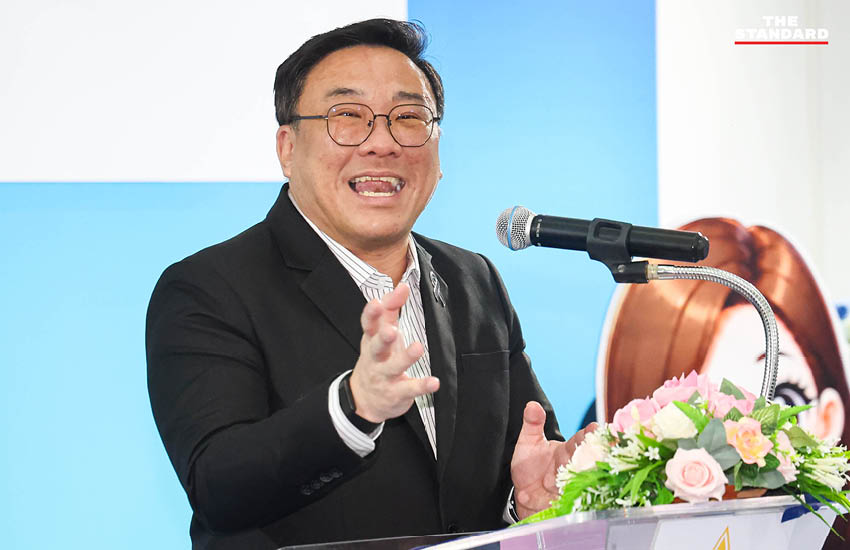 จุลพันธ์ อมรวิวัฒน์ รัฐมนตรีว่าการกระทรวงแรงงาน ตรวจเยี่ยมศูนย์อำนวยการจัดการเลือกตั้งบอร์ดประกันสังคม 5