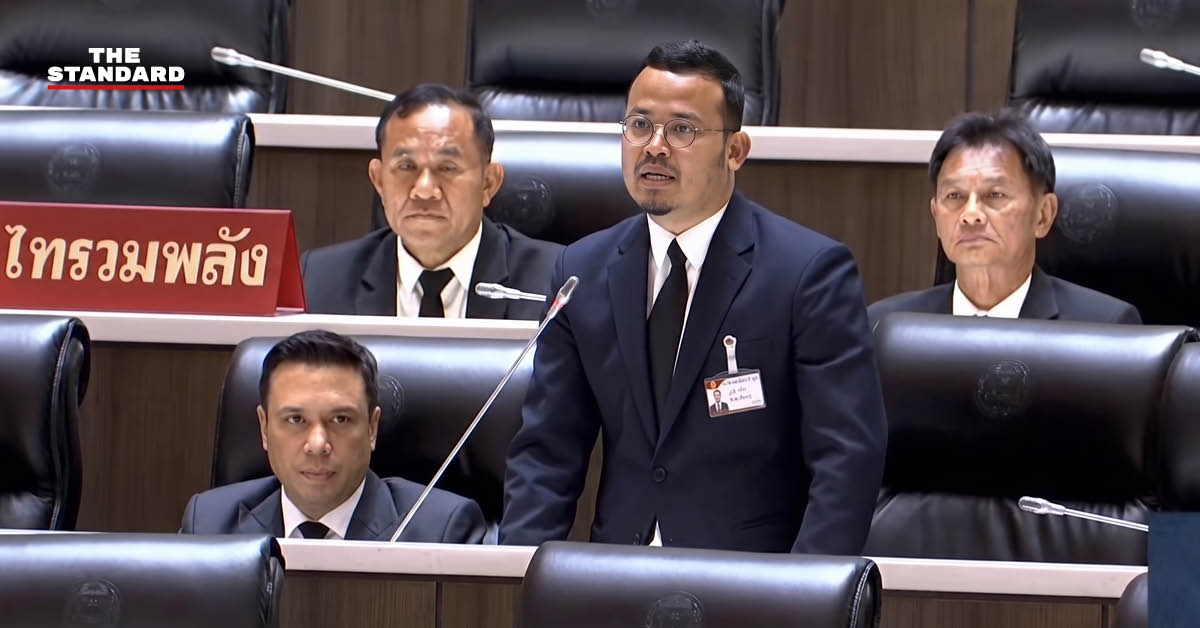 จูรี นุ่มแก้ว สส.สงขลา พรรคประชาธิปัตย์ กำลังอภิปรายในรัฐสภา