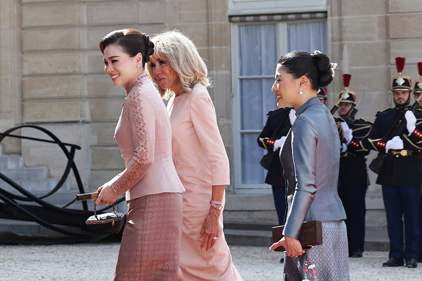 พระบาทสมเด็จพระเจ้าอยู่หัวและสมเด็จพระนางเจ้าฯ พระบรมราชินี เสด็จฯ เยือนฝรั่งเศส โดยมีประธานาธิบดีมาครงเฝ้าฯ รับเสด็จ 18