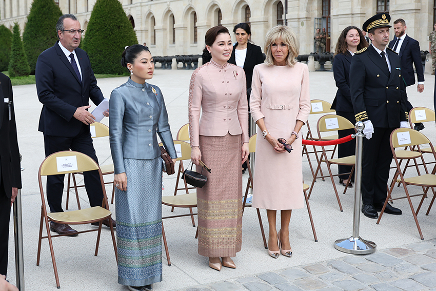 พระบาทสมเด็จพระเจ้าอยู่หัวและสมเด็จพระนางเจ้าฯ พระบรมราชินี เสด็จฯ เยือนฝรั่งเศส โดยมีประธานาธิบดีมาครงเฝ้าฯ รับเสด็จ 19