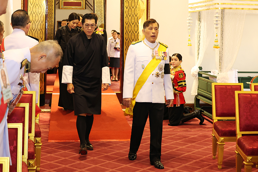 พระบาทสมเด็จพระเจ้าอยู่หัวและสมเด็จพระนางเจ้าฯ พระบรมราชินี ทรงบำเพ็ญพระราชกุศลสัตตมวารพระราชทานพระศพเจ้าฟ้าพัชรกิติยาภาฯ โดยมีกษัตริย์และราชินีแห่งภูฏานเสด็จฯ ร่วมพิธี 1