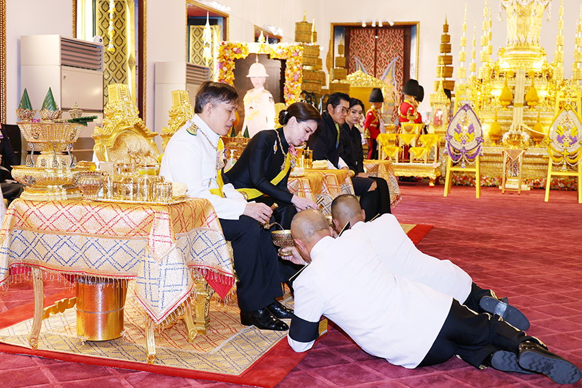 พระบาทสมเด็จพระเจ้าอยู่หัวและสมเด็จพระนางเจ้าฯ พระบรมราชินี ทรงบำเพ็ญพระราชกุศลสัตตมวารพระราชทานพระศพเจ้าฟ้าพัชรกิติยาภาฯ โดยมีกษัตริย์และราชินีแห่งภูฏานเสด็จฯ ร่วมพิธี 5