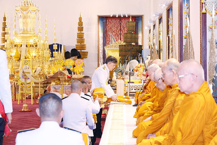 พระบาทสมเด็จพระเจ้าอยู่หัวและสมเด็จพระนางเจ้าฯ พระบรมราชินี ทรงบำเพ็ญพระราชกุศลสัตตมวารพระราชทานพระศพเจ้าฟ้าพัชรกิติยาภาฯ โดยมีกษัตริย์และราชินีแห่งภูฏานเสด็จฯ ร่วมพิธี 6