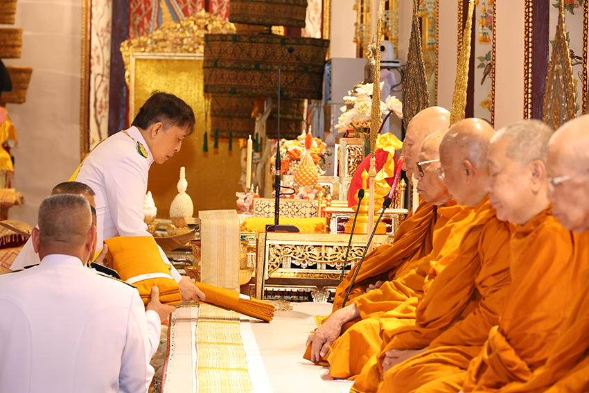 พระบาทสมเด็จพระเจ้าอยู่หัวและสมเด็จพระนางเจ้าฯ พระบรมราชินี ทรงประกอบพระราชพิธีพระราชทานน้ำสรงพระศพและสถาปนาพระเกียรติยศ เจ้าฟ้าพัชรกิติยาภาฯ 5
