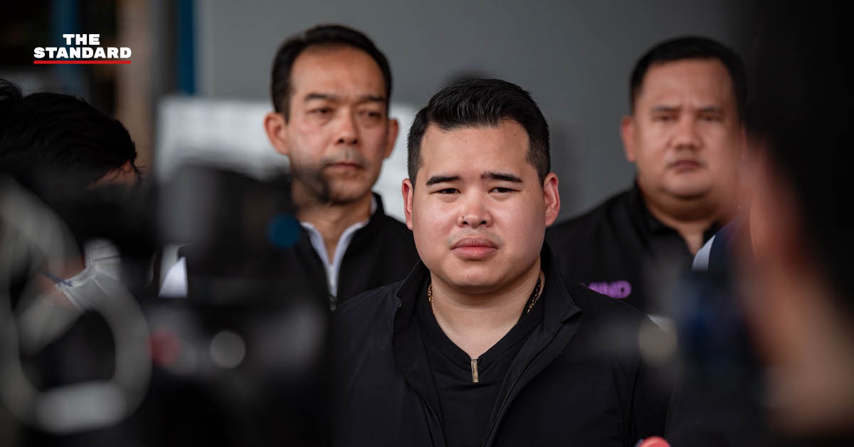 พีรวัส สมวงศ์ รองโฆษกพรรคกล้าธรรม แถลงข่าว