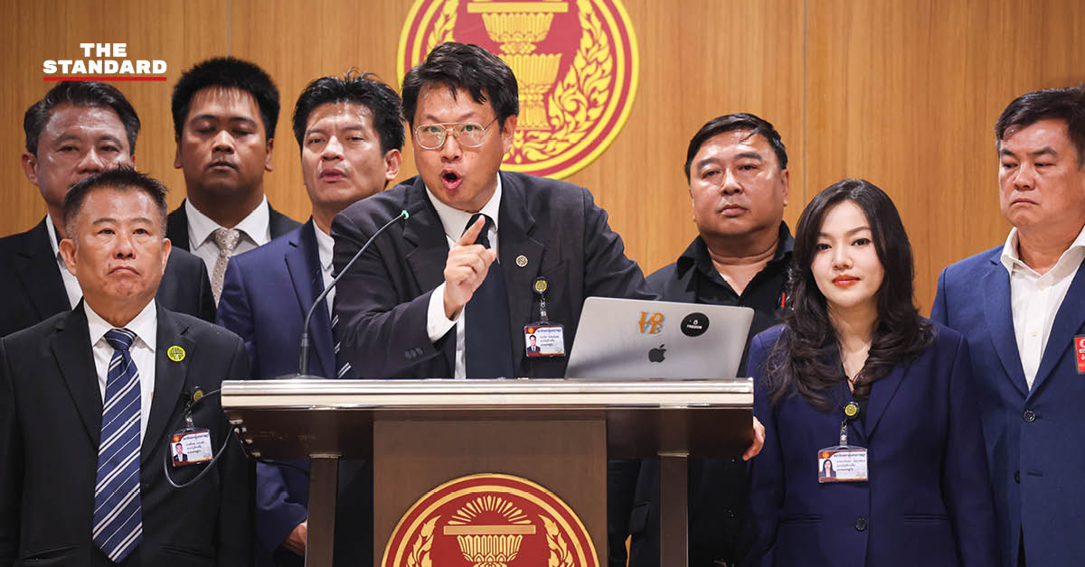 คริส โปตระนันทน์ สส.บัญชีรายชื่อ พรรคเศรษฐกิจ แถลงข่าวเปิดข้อมูลระบบอากงที่รัฐสภา