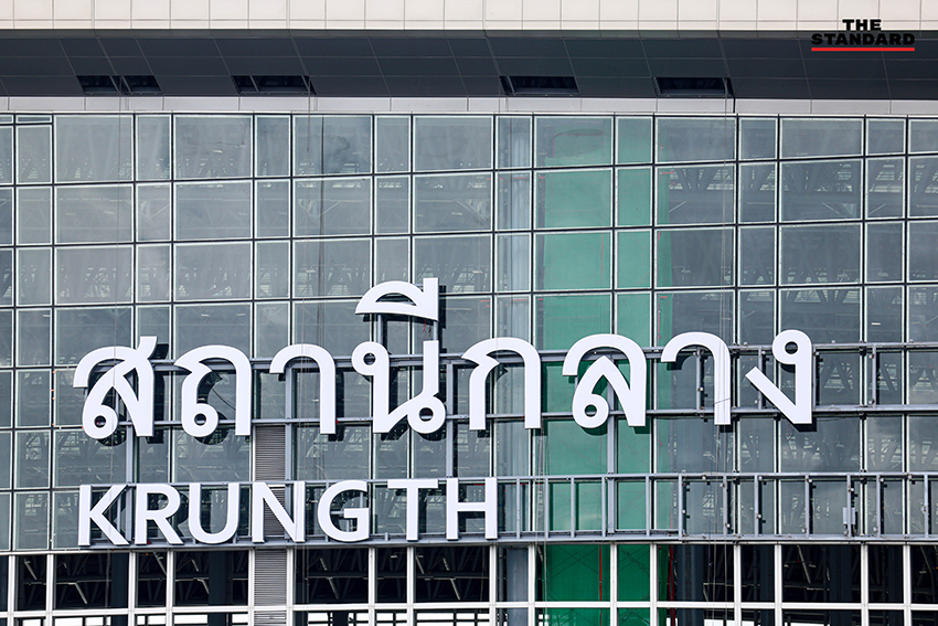 ภาพการเปลี่ยนป้ายชื่อสถานีกลางกรุงเทพอภิวัฒน์ที่ยังไม่แล้วเสร็จ 3