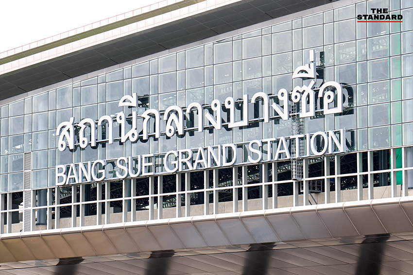ภาพการเปลี่ยนป้ายชื่อสถานีกลางกรุงเทพอภิวัฒน์ที่ยังไม่แล้วเสร็จ 5