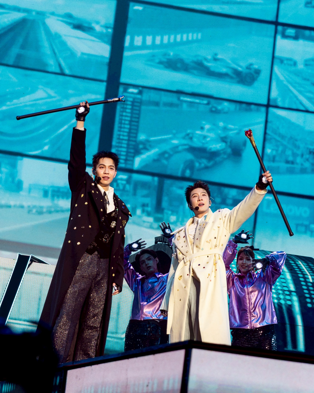ภาพรวมนักแสดงชาย 24 คนจาก GMMTV บนเวทีคอนเสิร์ต LOVE OUT LOUD FAN FEST 2026: HEART RACE 23