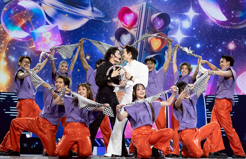 ภาพรวมนักแสดงชาย 24 คนจาก GMMTV บนเวทีคอนเสิร์ต LOVE OUT LOUD FAN FEST 2026: HEART RACE 27