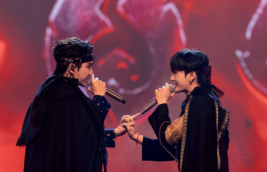 ภาพรวมนักแสดงชาย 24 คนจาก GMMTV บนเวทีคอนเสิร์ต LOVE OUT LOUD FAN FEST 2026: HEART RACE 30