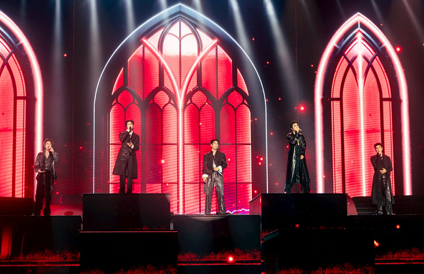 ภาพรวมนักแสดงชาย 24 คนจาก GMMTV บนเวทีคอนเสิร์ต LOVE OUT LOUD FAN FEST 2026: HEART RACE 38