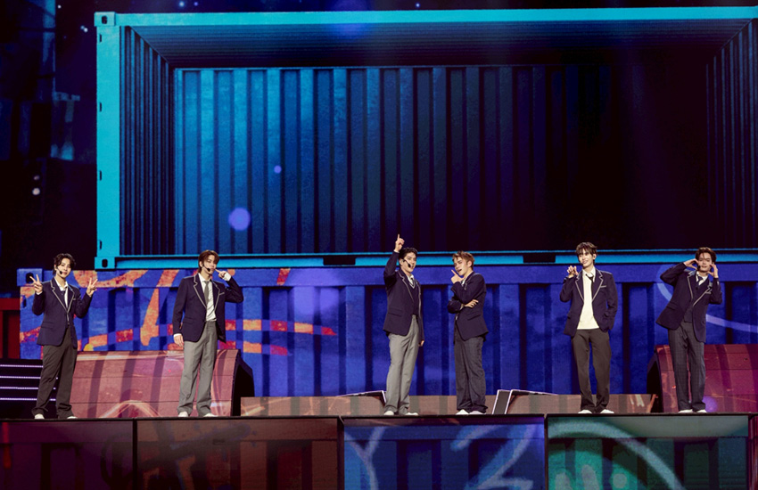 ภาพรวมนักแสดงชาย 24 คนจาก GMMTV บนเวทีคอนเสิร์ต LOVE OUT LOUD FAN FEST 2026: HEART RACE 41