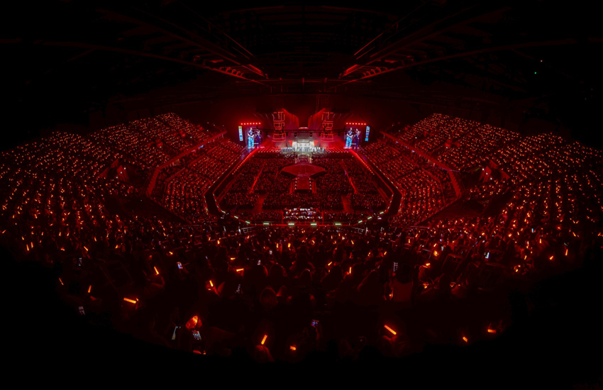 ภาพรวมนักแสดงชาย 24 คนจาก GMMTV บนเวทีคอนเสิร์ต LOVE OUT LOUD FAN FEST 2026: HEART RACE 47