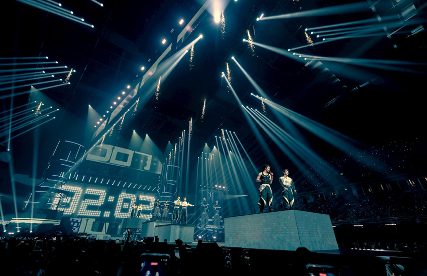 ภาพรวมนักแสดงชาย 24 คนจาก GMMTV บนเวทีคอนเสิร์ต LOVE OUT LOUD FAN FEST 2026: HEART RACE 7