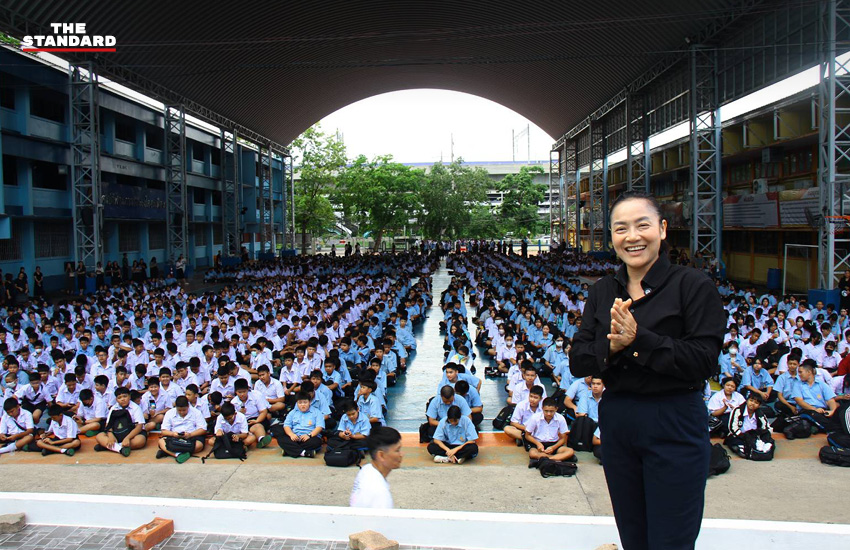 ดร.มัลลิกา บุญมีตระกูล มหาสุข ขณะลงพื้นที่พบนักเรียนและครูที่โรงเรียนดอนเมืองทหารอากาศบำรุง 1