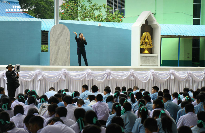 ดร.มัลลิกา บุญมีตระกูล มหาสุข ขณะลงพื้นที่พบนักเรียนและครูที่โรงเรียนดอนเมืองทหารอากาศบำรุง 3