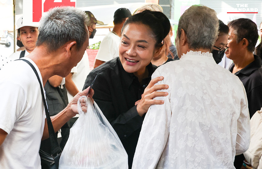 ดร.มัลลิกา บุญมีตระกูล มหาสุข ผู้สมัครผู้ว่าฯ กทม. ลงพื้นที่พบปะพ่อค้าแม่ค้าและประชาชนที่ตลาดตรอกหม้อ 2