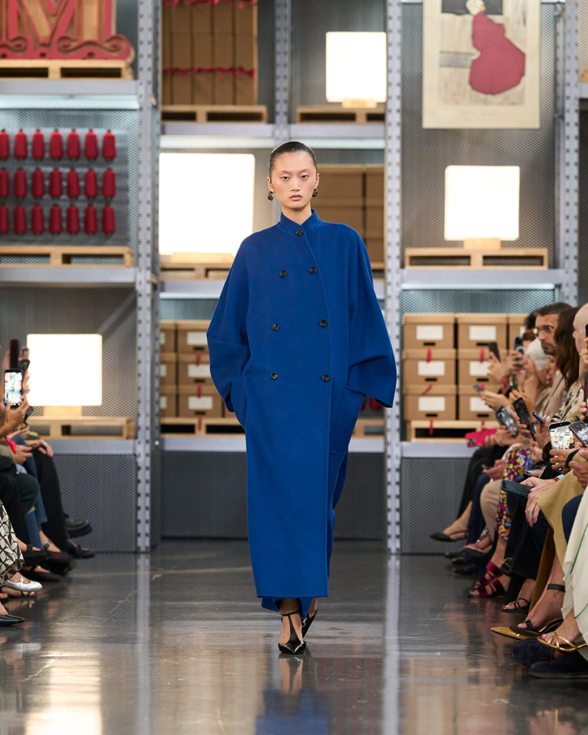 ภาพนางแบบสวมชุดจากคอลเล็กชัน Max Mara Resort 2027 ในแฟชั่นโชว์ที่เซี่ยงไฮ้ 5