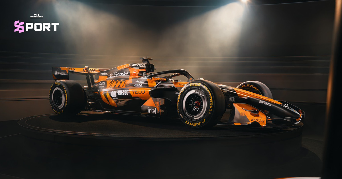 รถแข่ง McLaren MCL40 ลายพิเศษฉลองการแข่งขัน F1 สนามที่ 1,000