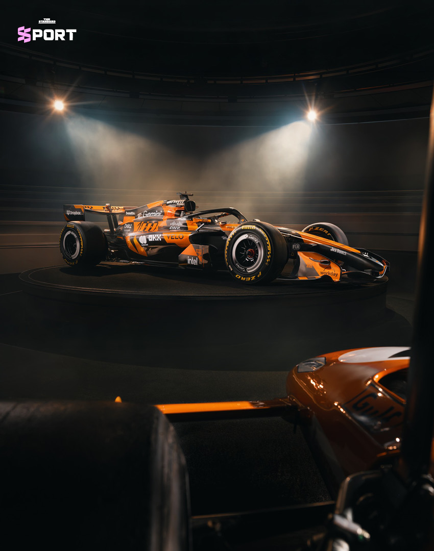 รถแข่ง McLaren MCL40 ลายพิเศษฉลองการแข่งขัน F1 สนามที่ 1,000 1