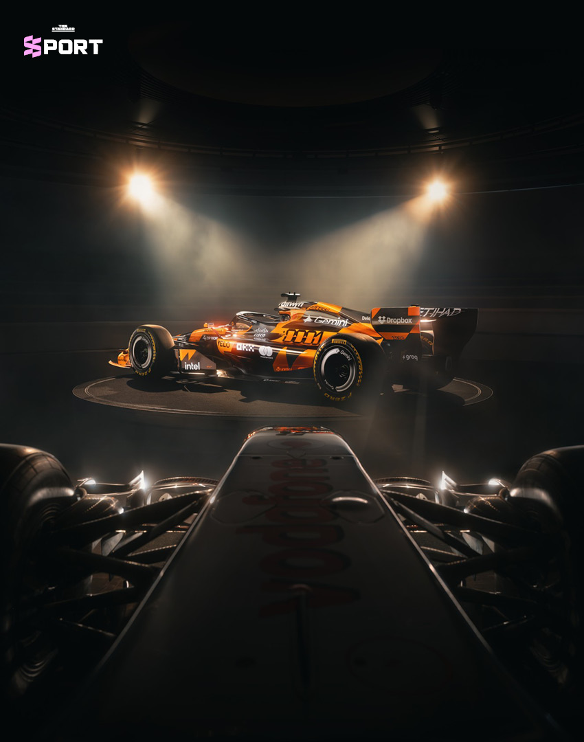 รถแข่ง McLaren MCL40 ลายพิเศษฉลองการแข่งขัน F1 สนามที่ 1,000 3