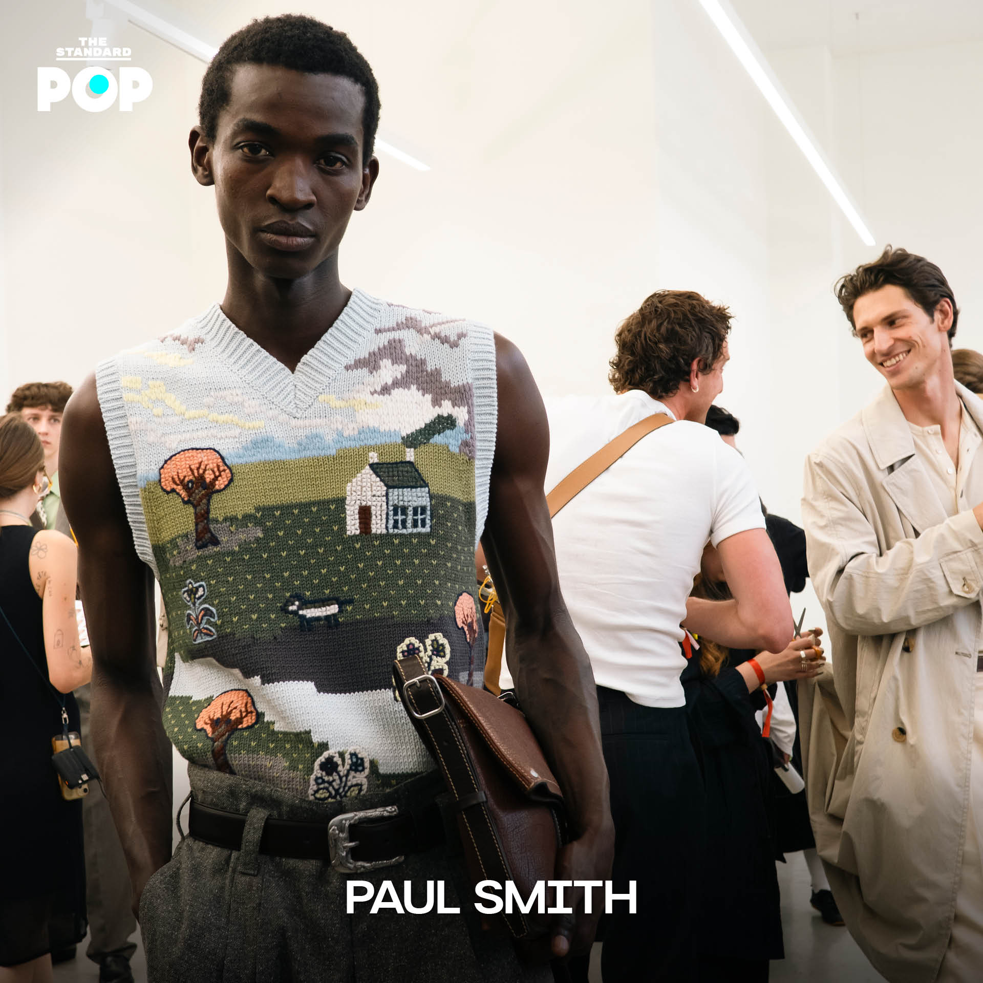 ภาพนายแบบเดินแบบบนรันเวย์ของ Ralph Lauren ใน Milan Men’s Fashion Week 4