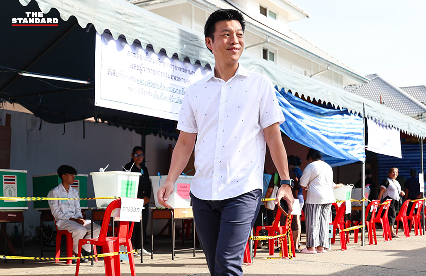 ณัฐพงษ์ เรืองปัญญาวุฒิ หัวหน้าพรรคประชาชน กำลังใช้สิทธิเลือกตั้งผู้ว่าฯ กรุงเทพมหานคร 4