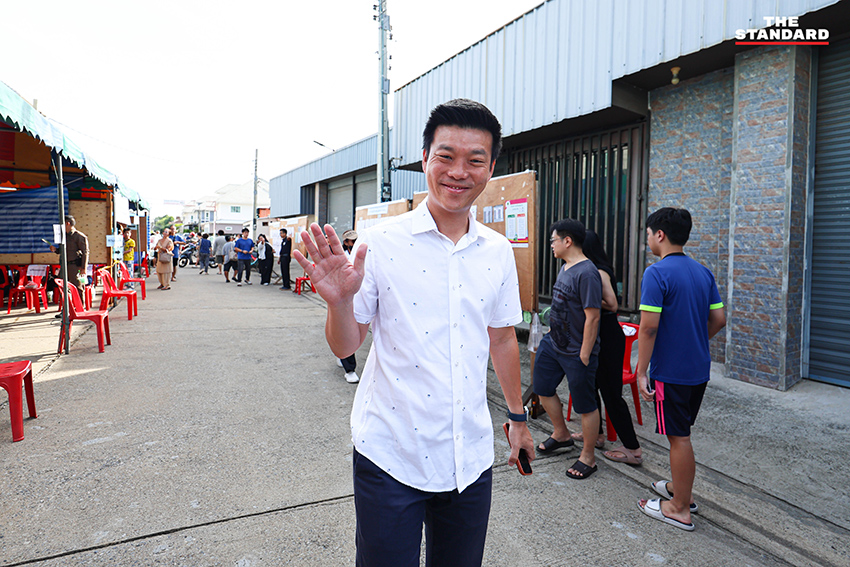 ณัฐพงษ์ เรืองปัญญาวุฒิ หัวหน้าพรรคประชาชน กำลังใช้สิทธิเลือกตั้งผู้ว่าฯ กรุงเทพมหานคร 5