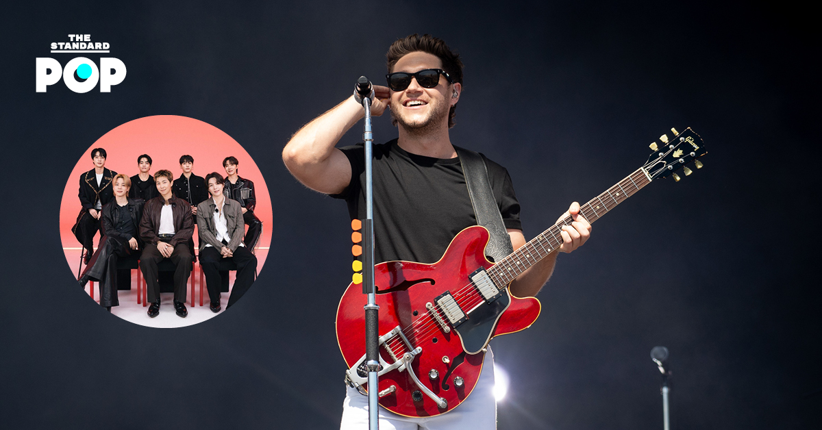 Niall Horan กำลังแสดงบนเวที