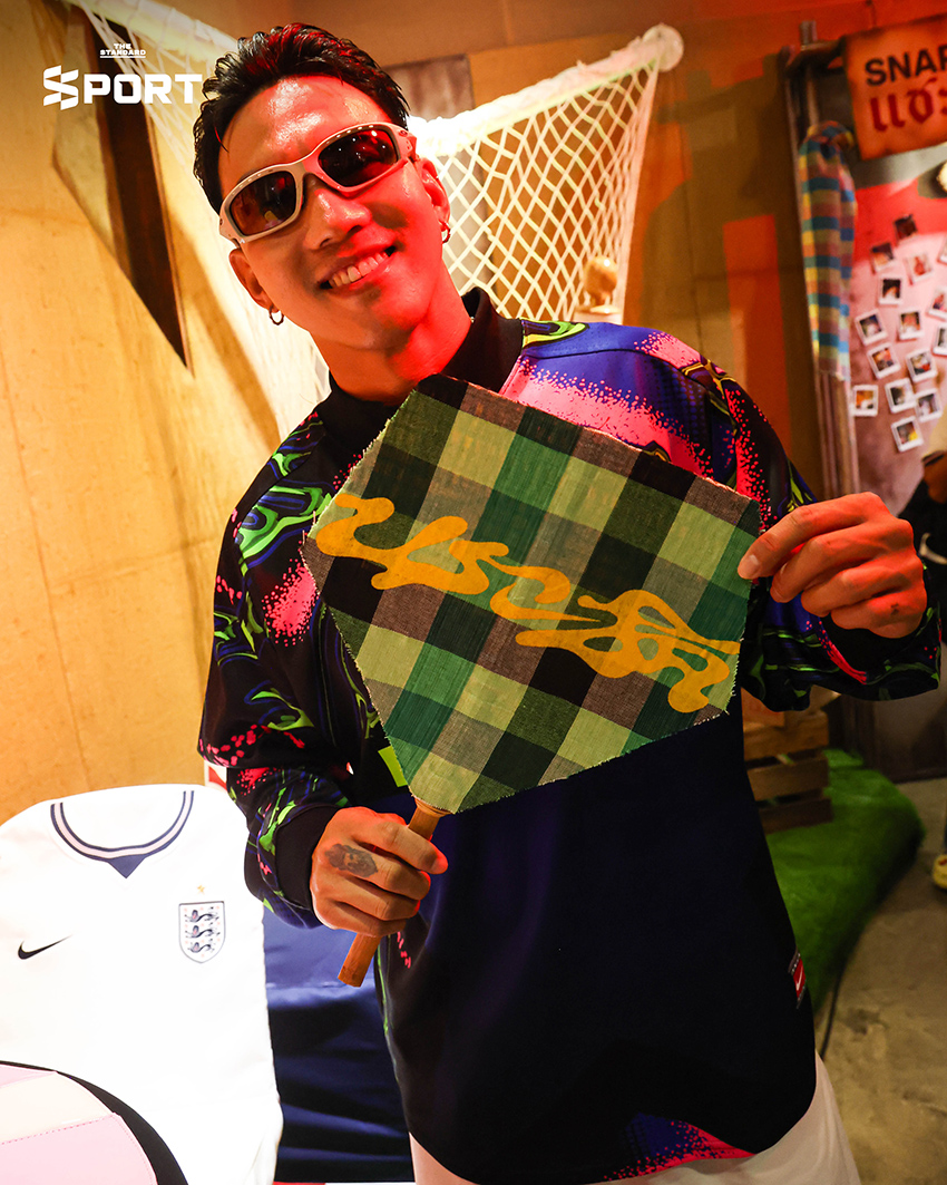 ภาพบรรยากาศกิจกรรม Nike Goal-Dang บนถนนทรงวาด ที่เนรมิตเป็นรันเวย์แฟชั่นฟุตบอลโลก 11