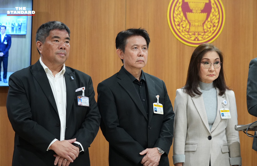 ณัฐพงษ์ เรืองปัญญาวุฒิ สาทิตย์ วงศ์หนองเตย และนันทนา นันทวโรภาส แถลงข่าวที่อาคารรัฐสภา 3