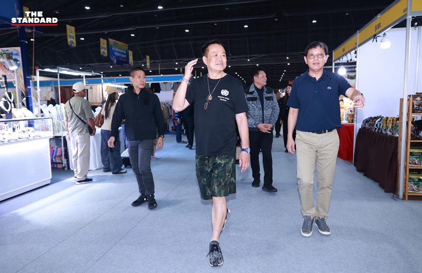 นายกฯ อนุทิน ชาญวีรกูล และภริยา เยี่ยมชมบูธสินค้า OTOP ในงาน OTOP Midyear 2026 2