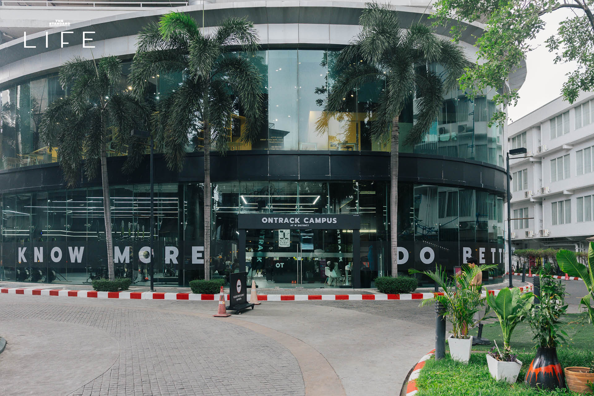 ภาพการฝึก Pacing ด้วยเครื่อง OT Engine ภายในยิม ONTRACK CAMPUS ที่มีดีไซน์ทันสมัย 1