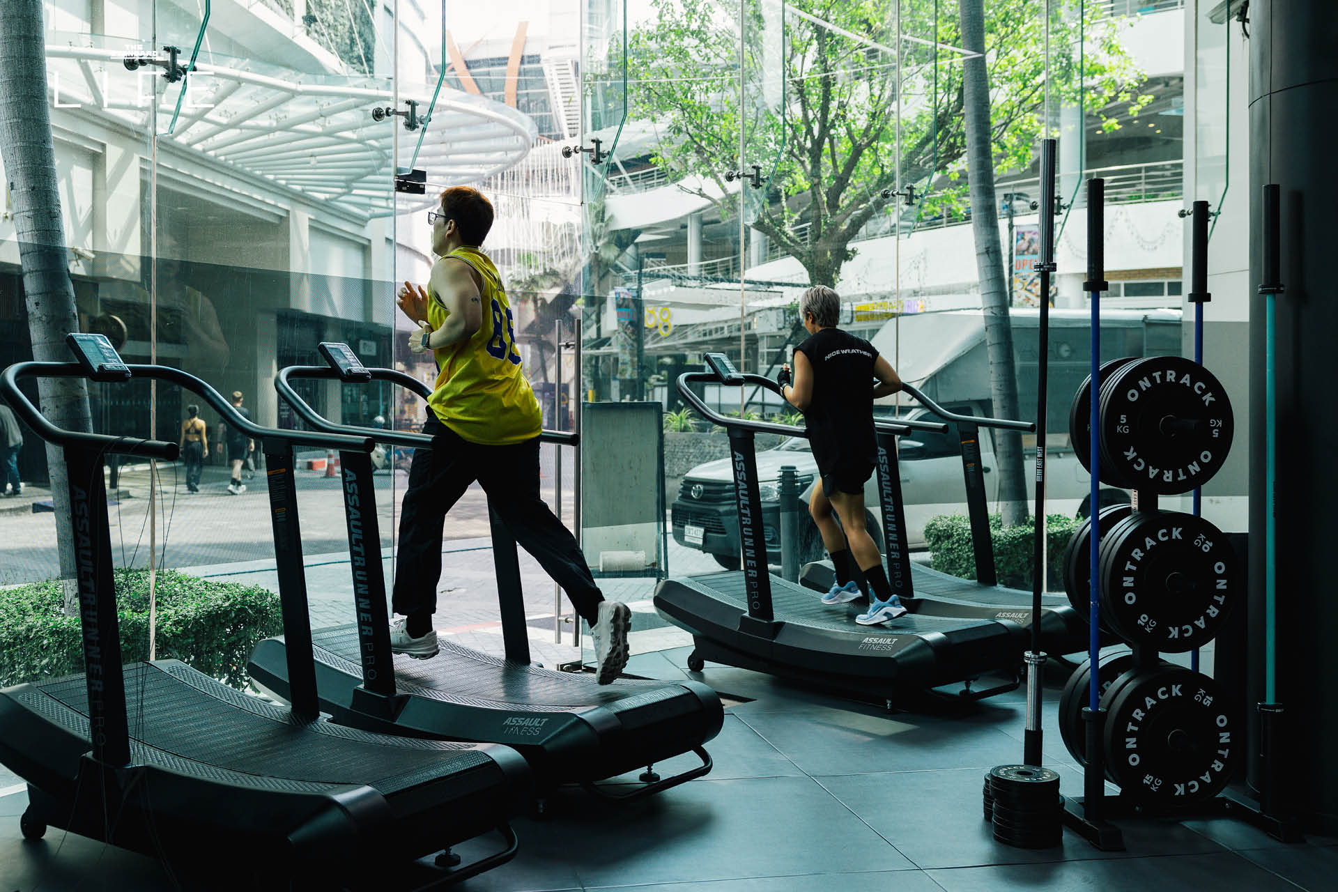 ภาพการฝึก Pacing ด้วยเครื่อง OT Engine ภายในยิม ONTRACK CAMPUS ที่มีดีไซน์ทันสมัย 16
