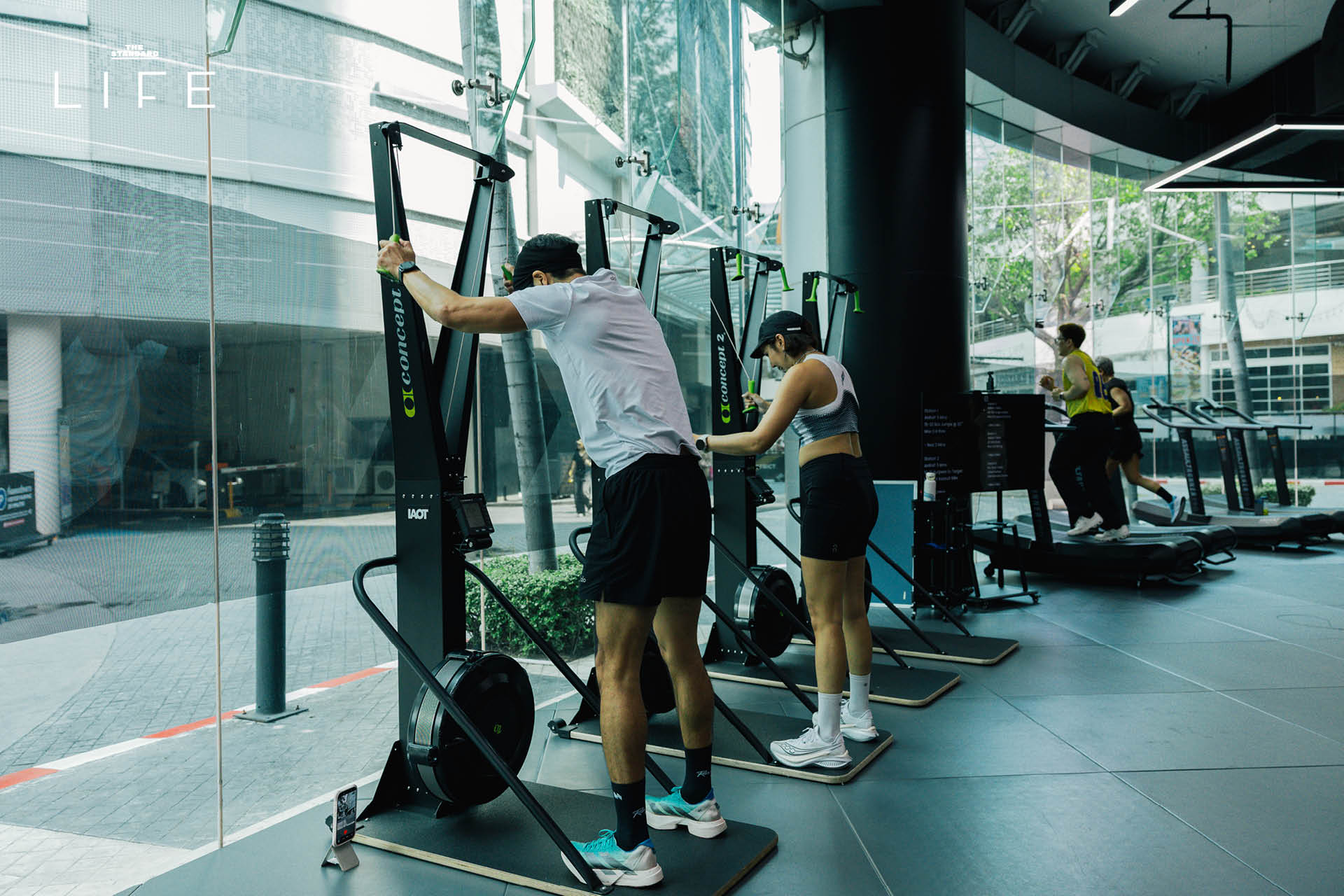 ภาพการฝึก Pacing ด้วยเครื่อง OT Engine ภายในยิม ONTRACK CAMPUS ที่มีดีไซน์ทันสมัย 24