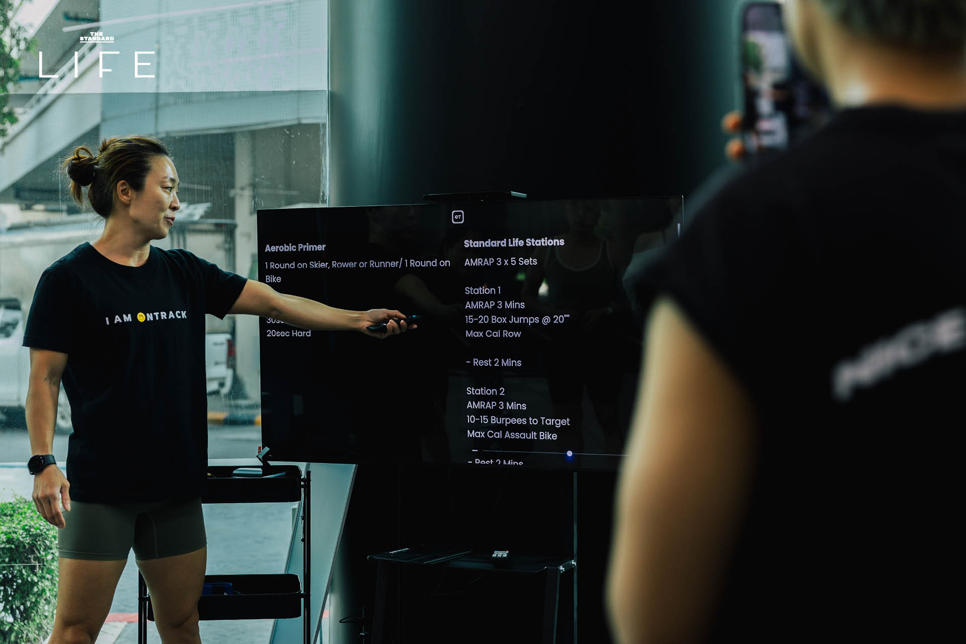 ภาพการฝึก Pacing ด้วยเครื่อง OT Engine ภายในยิม ONTRACK CAMPUS ที่มีดีไซน์ทันสมัย 8
