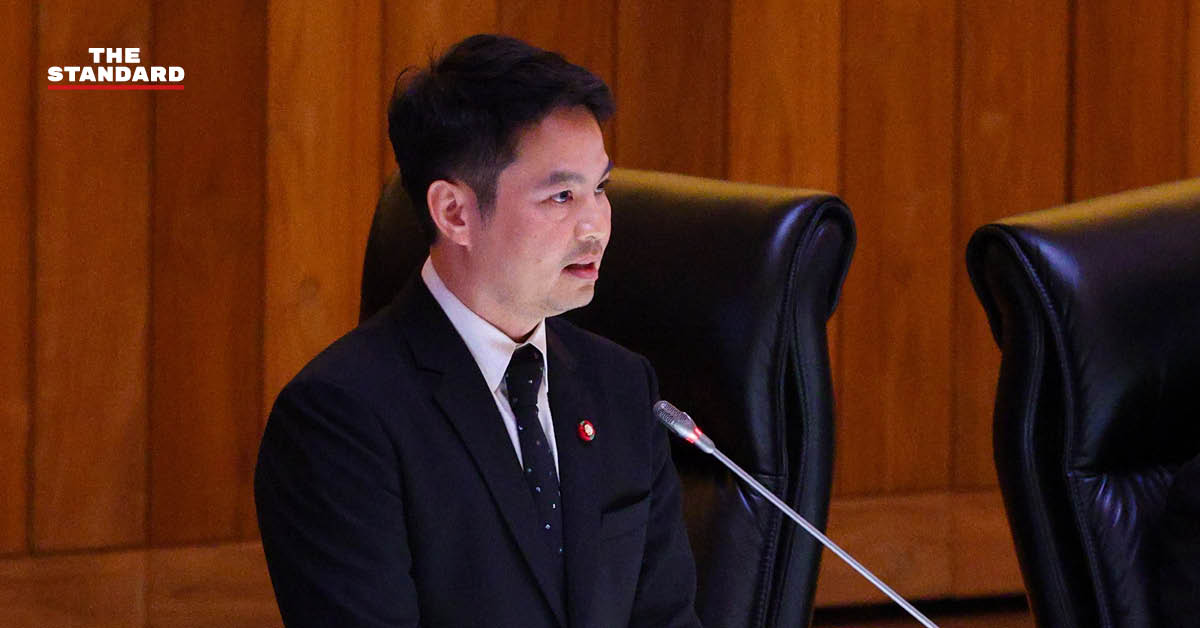 ภราดร ปริศนานันทกุล รัฐมนตรีประจำสำนักนายกรัฐมนตรี ชี้แจงในที่ประชุมสภาผู้แทนราษฎร