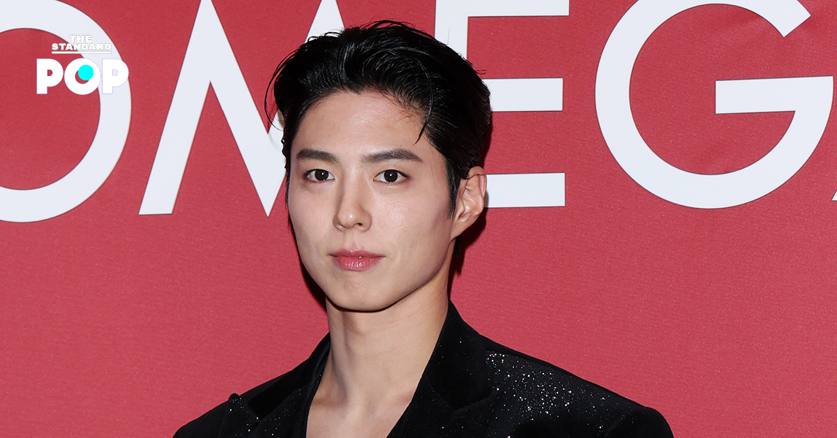 Park Bo Gum ในชุดสูทสีดำ