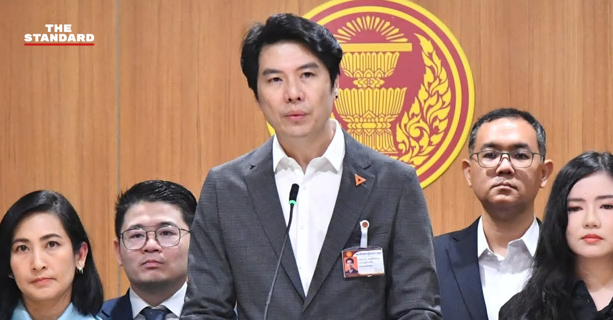 ภาวุธ พงษ์วิทยภานุ กำลังแถลงข่าวชี้แจงกรณีเงิน 28 ล้านบาท