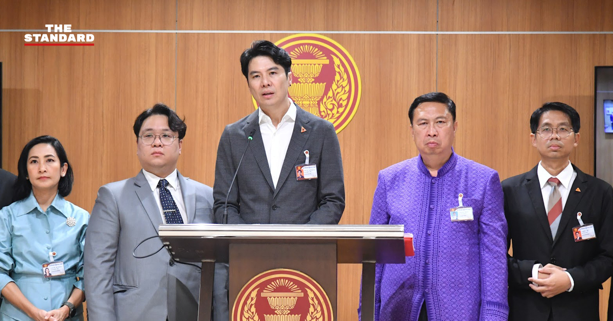 ภาวุธ พงษ์วิทยภานุ กำลังกล่าวบนโพเดียม