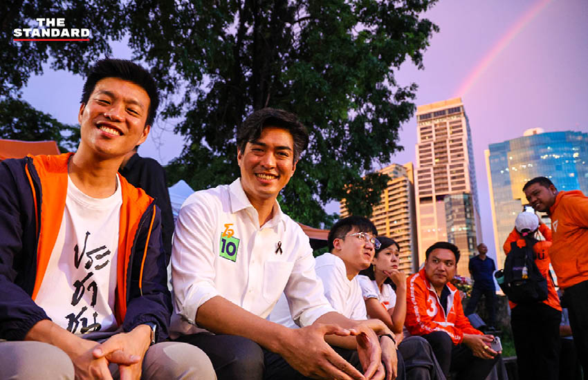 ภาพบรรยากาศการปราศรัยใหญ่ของพรรคประชาชนที่สวนเบญจกิติ 11